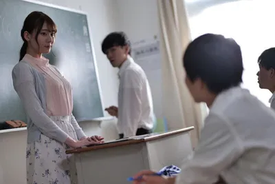 Nam sinh tống tình cô giáo khi biết cô ấy vào khách sạn với bạn học cùng lớp