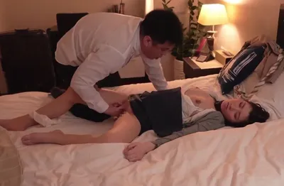Biết em thư ký sắp kết hôn, tiền bối chuốc thuốc mê đụ cô nàng cả đêm trong chuyến công tác