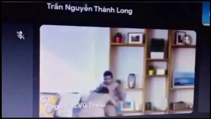 Học online quên không tắt camera lộ cảnh người tình đang mút mút