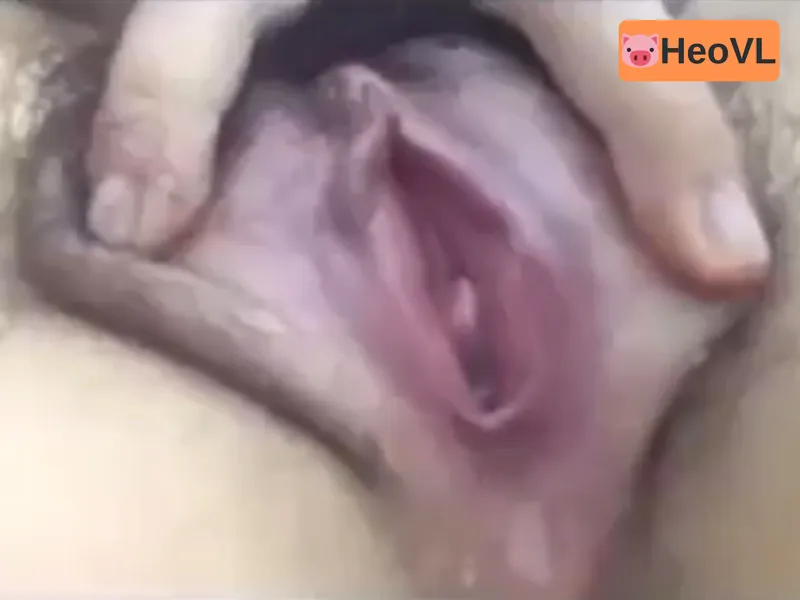 Bồ show cận cảnh âm đạo đang thở